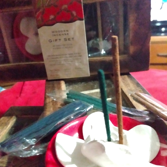 5 scent lotus flower incense set W/wooden box - Picture 3 of 5